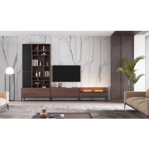 Salón con librería Passarella, televisor sobre mueble bajo y chimenea, frente a una pared de aspecto marmóreo.